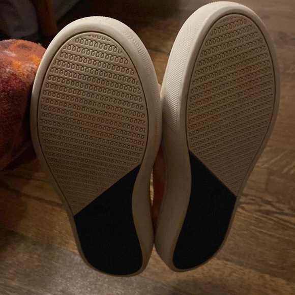 Kids size 4 Rothy’s with yellow dog print - Picture 2 of 4